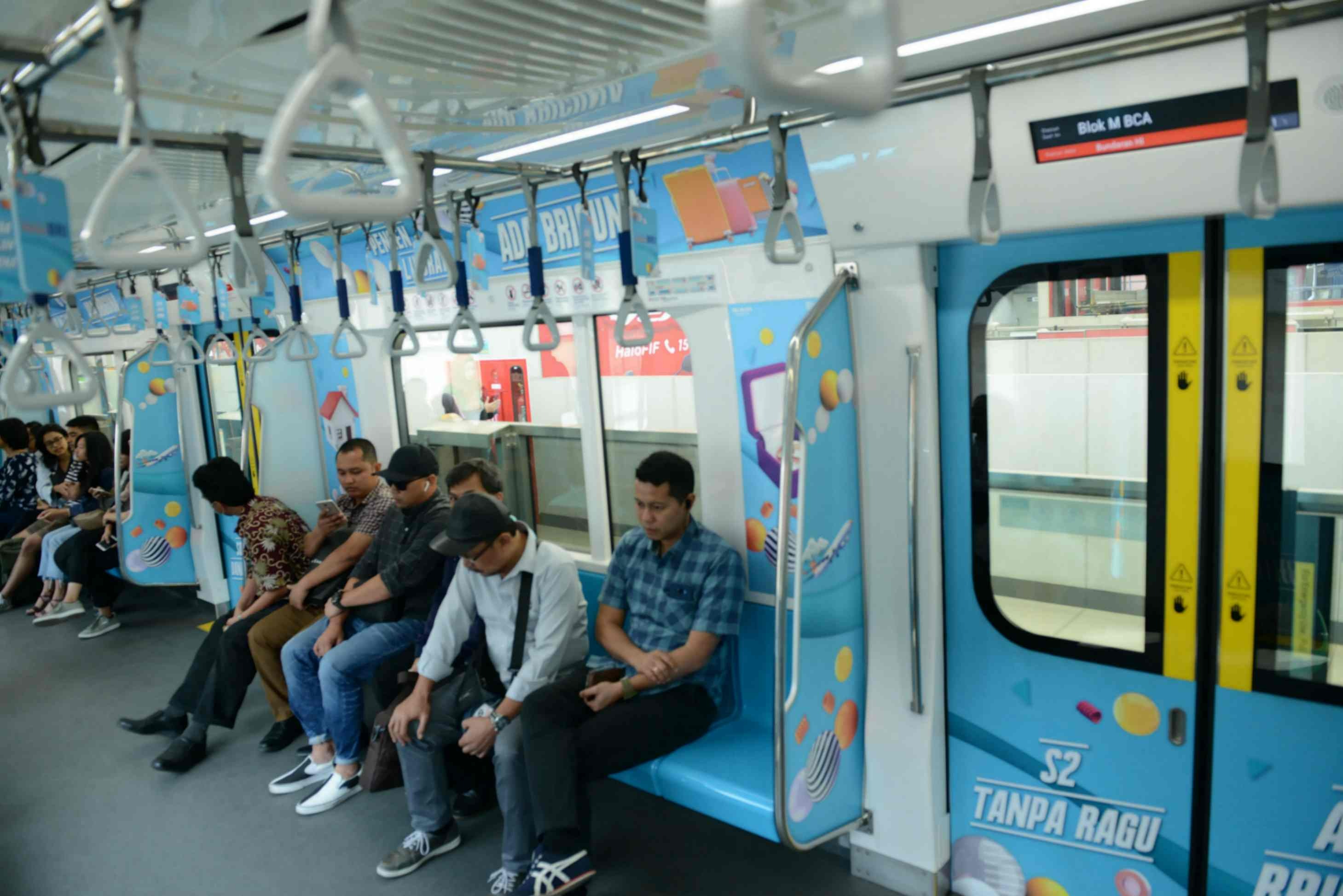 Kamu naik transportasi publik setiap hari? Mau berbuka puasa di Transjakarta atau MRT Jakarta? Boleh! Ikuti aturannya, ya.